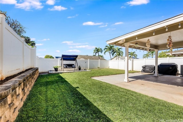 view of yard featuring a patio