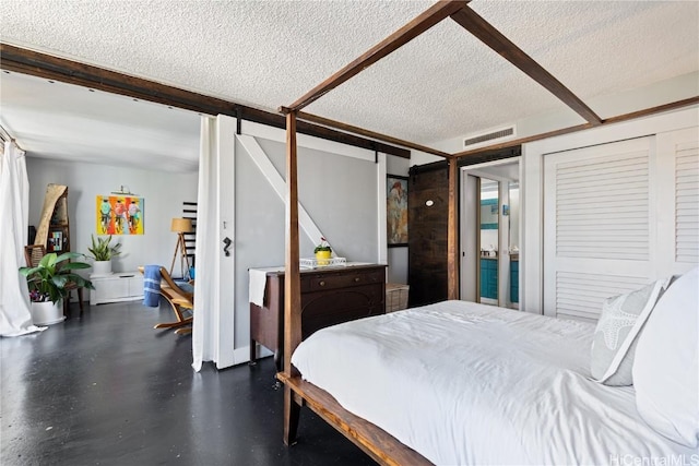 bedroom featuring a closet