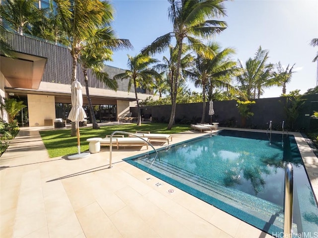 view of swimming pool featuring a patio