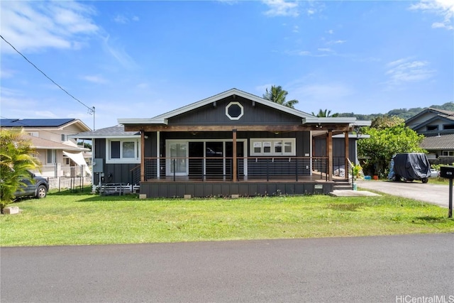 view of front facade featuring a front yard and covered porch