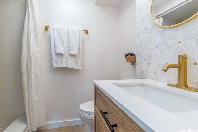 bathroom with vanity, curtained shower, and toilet