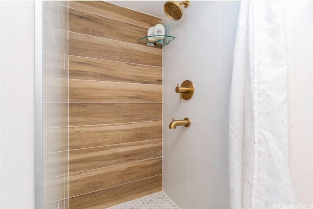 bathroom featuring curtained shower