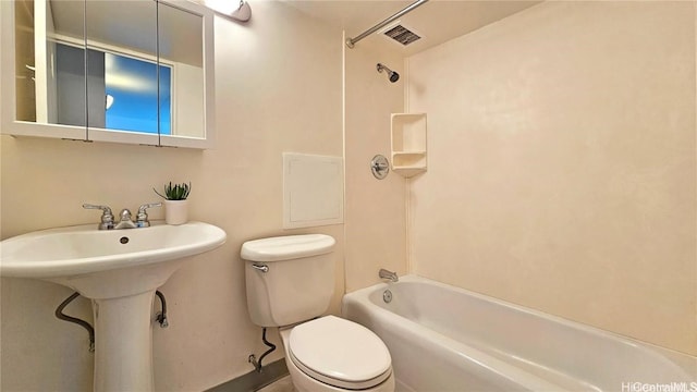 bathroom with toilet and washtub / shower combination