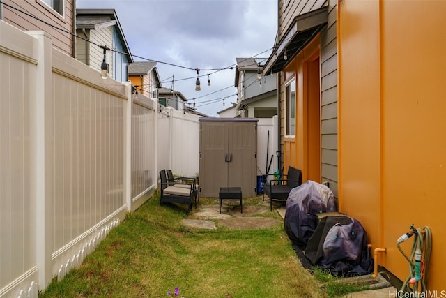 view of yard with a storage shed