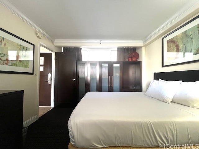 255 Beach Walk Unit 45, Honolulu, HI 96815 - bedroom featuring crown molding