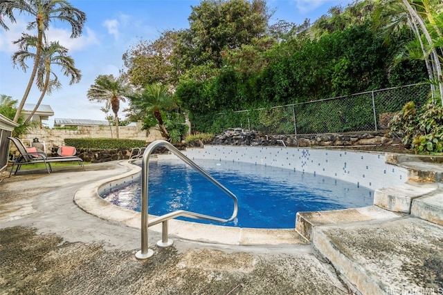 view of swimming pool