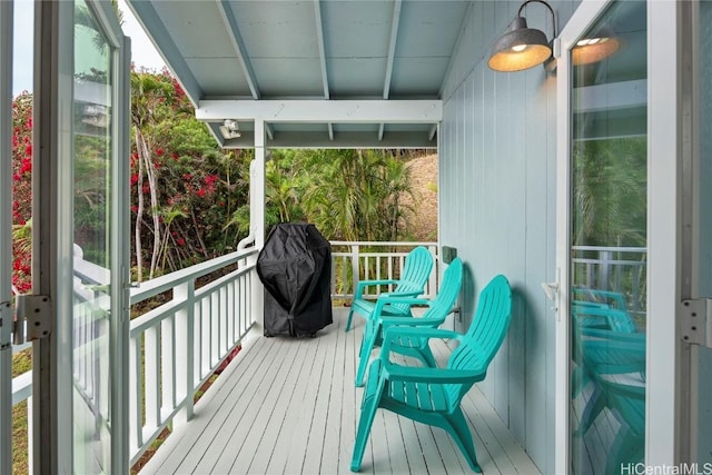 balcony featuring covered porch