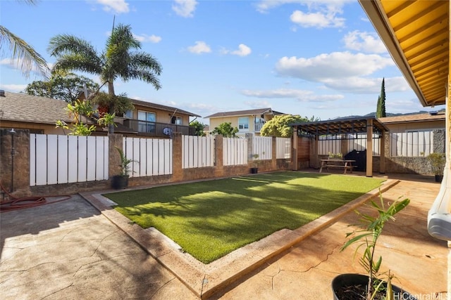 view of yard featuring a patio area and a pergola