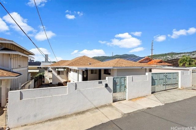 view of front of property featuring a mountain view