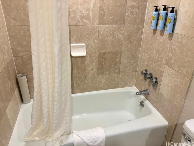 bathroom with shower / bath combo