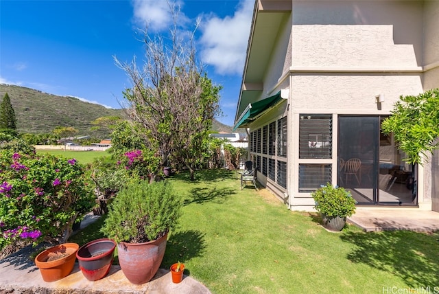 view of yard with a mountain view