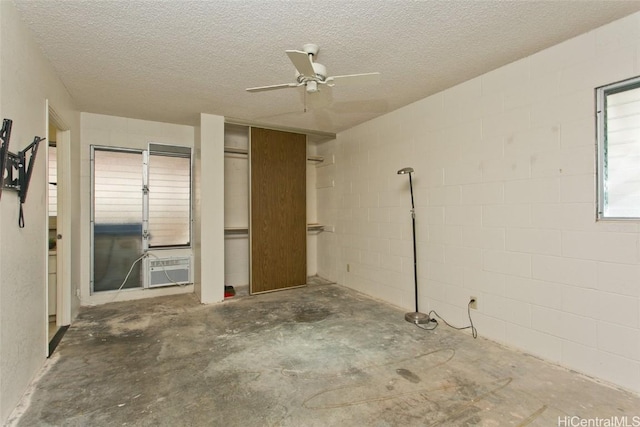 garage featuring ceiling fan