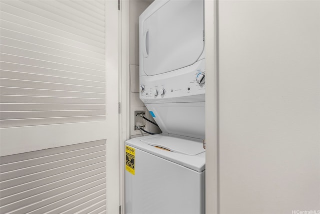 1330 Ala Moana Blvd Unit 3204, Honolulu, HI 96814 - laundry room with stacked washer / dryer