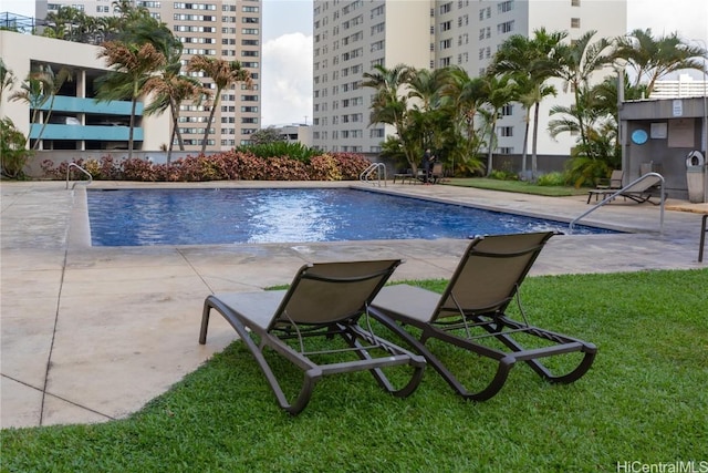 view of swimming pool featuring a patio