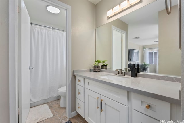 bathroom with toilet, a shower with curtain, visible vents, and vanity