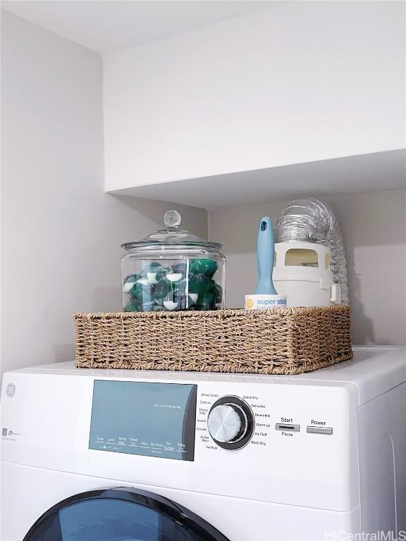 room details featuring washer / clothes dryer