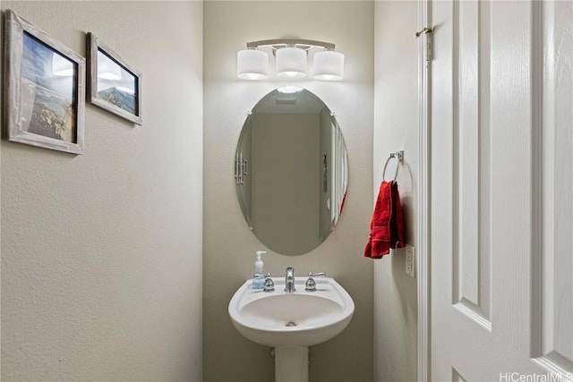 bathroom featuring sink