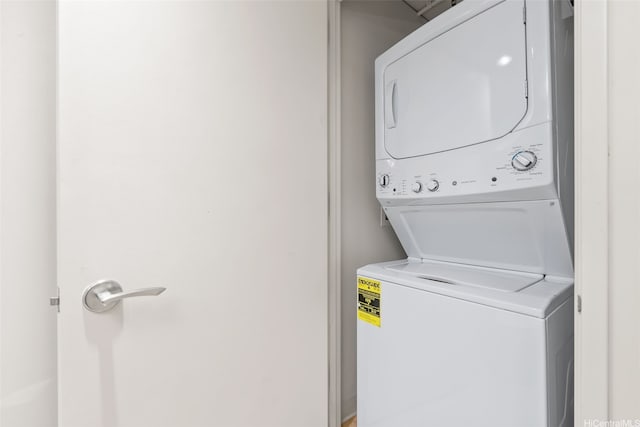 1200 Queen Emma St Unit 3608, Honolulu, HI 96813 - laundry room featuring estacked washer and dryer