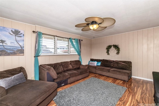 living room with dark wood-type flooring and ceiling fan