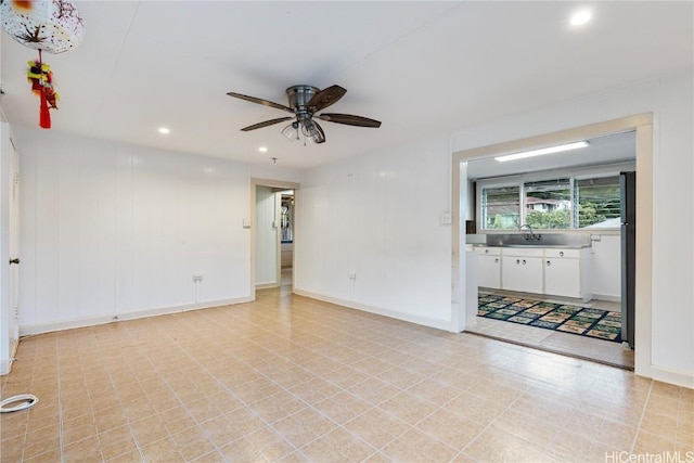 spare room with sink and ceiling fan