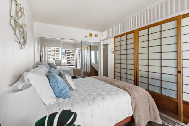 bedroom featuring a closet