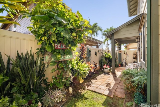 view of yard featuring a patio area