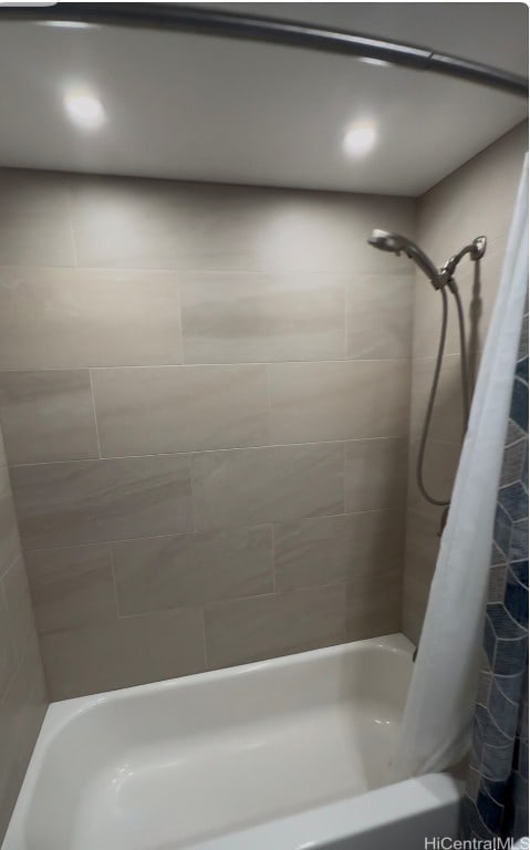 bathroom with shower / tub combo