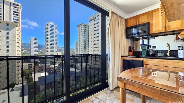 2425 Kuhio Ave Unit 1104, Honolulu, HI 96815 - interior space with a city view and a sink