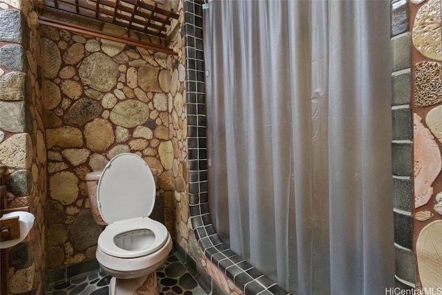 bathroom featuring toilet