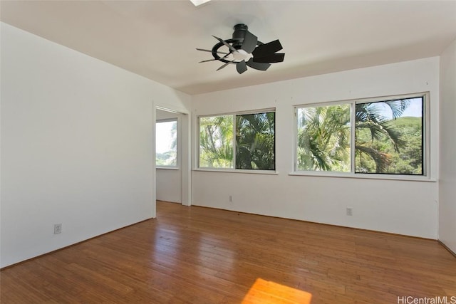 unfurnished room with wood-type flooring and ceiling fan