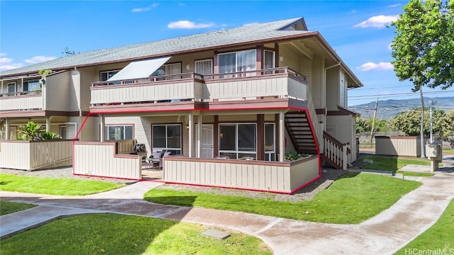 view of front of house with a balcony