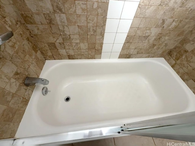 bathroom with a bathtub