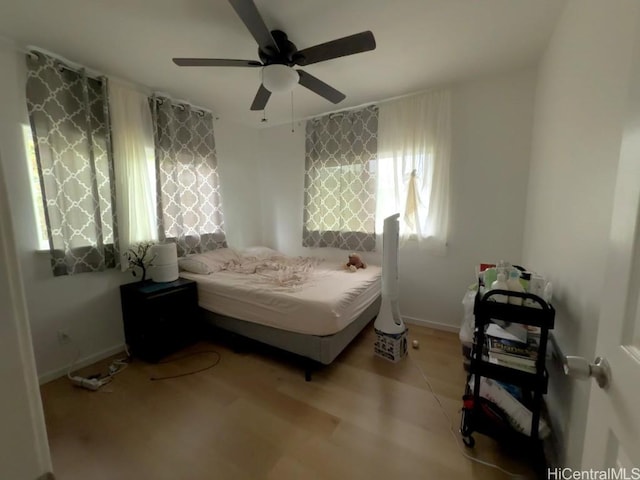 bedroom with ceiling fan