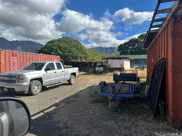 view of yard with a mountain view