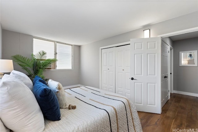 bedroom featuring wood finished floors, a closet, and baseboards