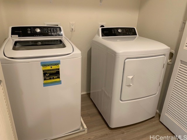 laundry area featuring hardwood / wood-style floors and independent washer and dryer