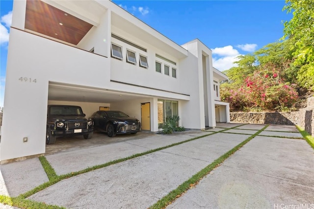 view of front facade featuring a garage