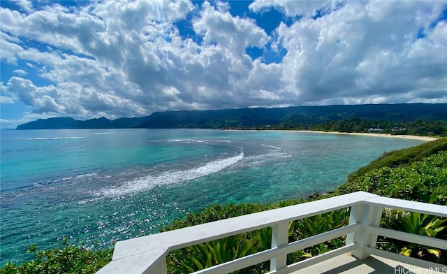 water view with a mountain view