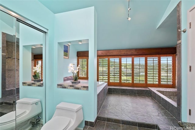 full bath featuring a tile shower and toilet