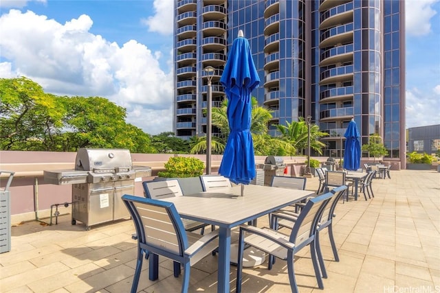 view of patio with an outdoor kitchen and area for grilling