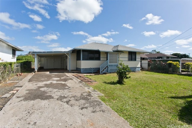 view of front of house featuring a carport and a front lawn