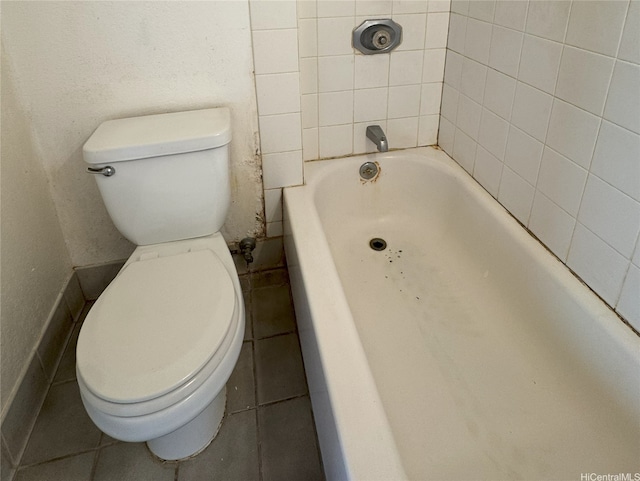444 Niu St Unit 815, Honolulu, HI 96815 - bathroom with a tub to relax in and toilet