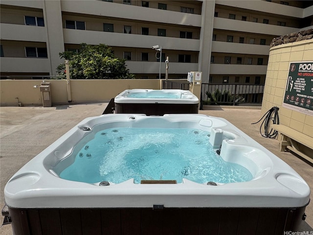 444 Niu St Unit 815, Honolulu, HI 96815 - view of swimming pool featuring a hot tub
