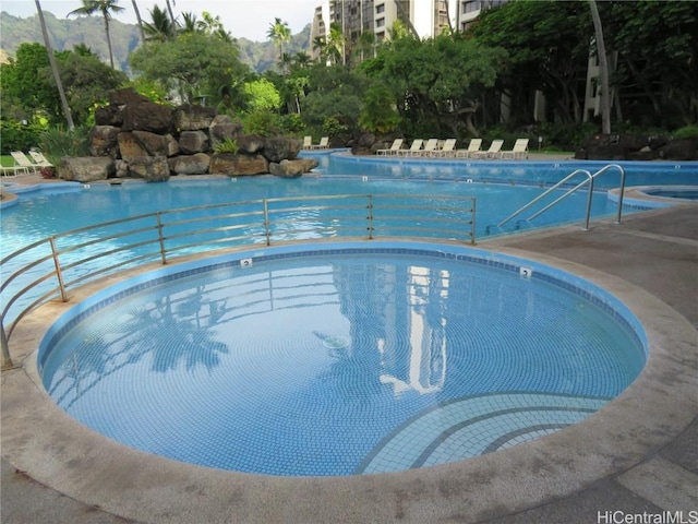 view of swimming pool