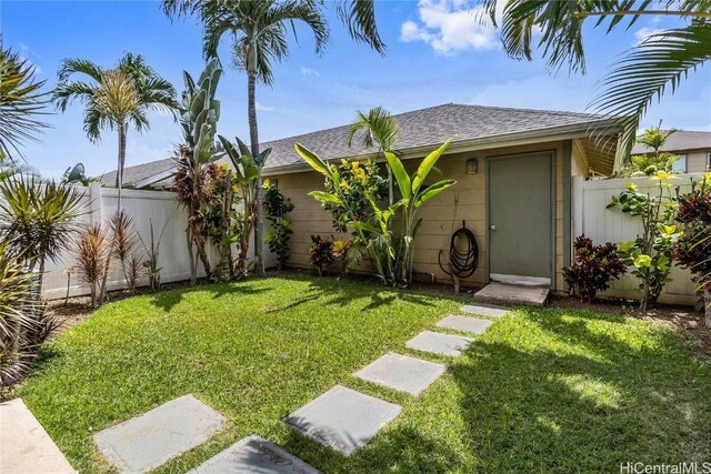 view of front of property with a front yard