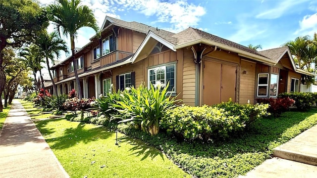 view of side of property featuring a lawn