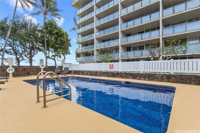 view of swimming pool