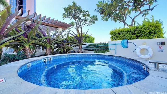 view of swimming pool featuring a jacuzzi