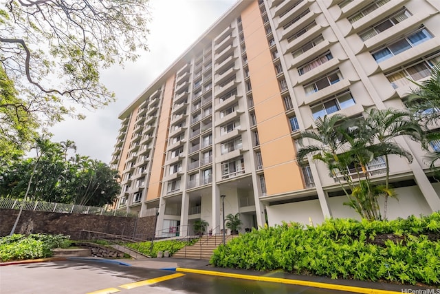 view of apartment building / complex