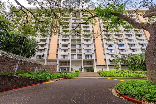 view of apartment building / complex with uncovered parking